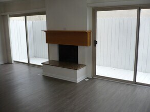8219 Redlands St in Los Angeles, CA - Building Photo - Building Photo