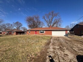 4828 Betsy Dr in Franklin, OH - Building Photo