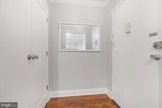 10300 Westlake Dr in Bethesda, MD - Building Photo - Building Photo