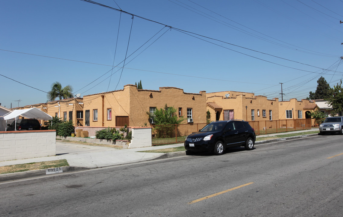 6813 Bear Ave in Bell Gardens, CA - Foto de edificio