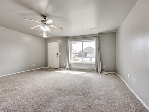 609 E Linden Ln in Mustang, OK - Building Photo - Building Photo