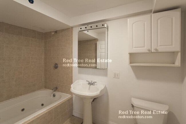 38 Cherry St, Unit 1 in Somerville, MA - Building Photo - Building Photo