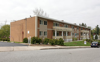 901-903 Woodson Rd Apartamentos