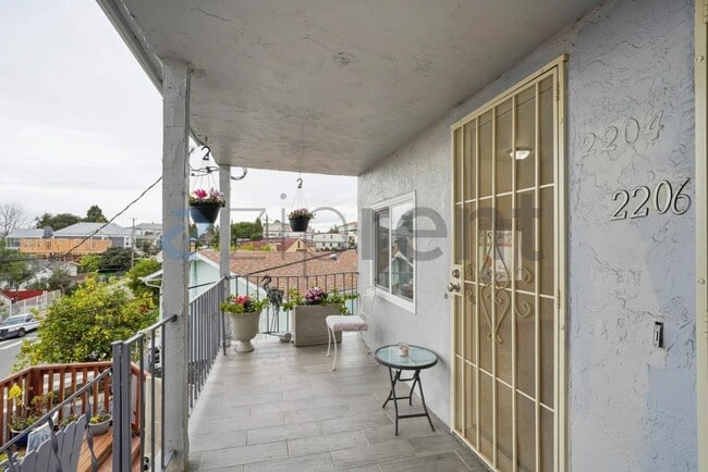 2204 E 24th St in Oakland, CA - Building Photo - Building Photo