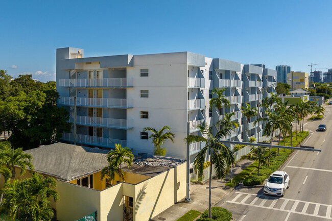 2575 SW 27th Ave in Miami, FL - Foto de edificio - Building Photo