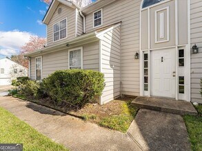 3920 Sidney Lanier Blvd in Duluth, GA - Foto de edificio - Building Photo