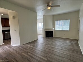 1050 E Cactus Ave in Las Vegas, NV - Building Photo - Building Photo