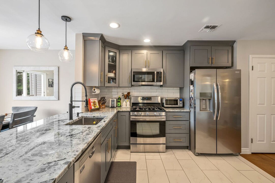 61 Boulder Run Rd in Paterson, NJ - Building Photo