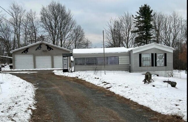 223 Daniels Rd, Unit 3 in Hawley, PA - Building Photo - Building Photo