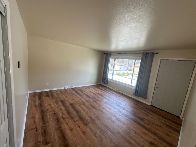 14100 S Hoxie Ave in Burnham, IL - Building Photo