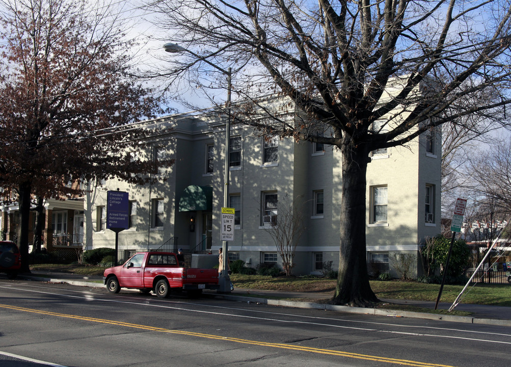 4222 14th St NW in Washington, DC - Building Photo