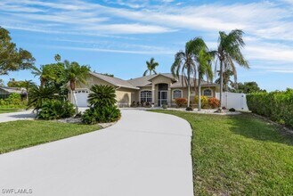 4625 SE 1st Ave in Cape Coral, FL - Building Photo - Building Photo