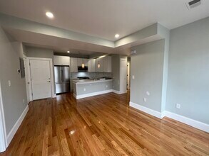 166 Pearl St, Unit 2 in Somerville, MA - Building Photo - Building Photo