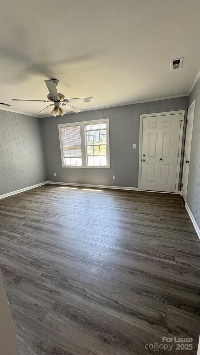 410 W Arrowood Rd in Charlotte, NC - Building Photo - Building Photo