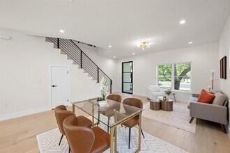 13 Autumn Oaks Dr in The Hills, TX - Building Photo - Building Photo