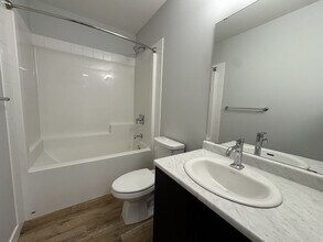 8049 Cedric Mah Rd in Edmonton, AB - Building Photo - Building Photo