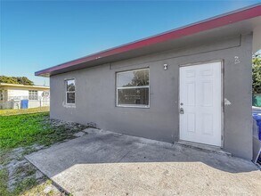 2408 NW 8th St in Pompano Beach, FL - Foto de edificio - Building Photo
