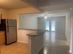 2812 Somerset Park Dr in Tampa, FL - Foto de edificio - Building Photo