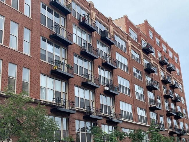 property at 1500 W Monroe St