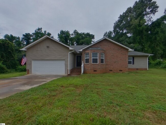 property at 211 Boxwood Ln