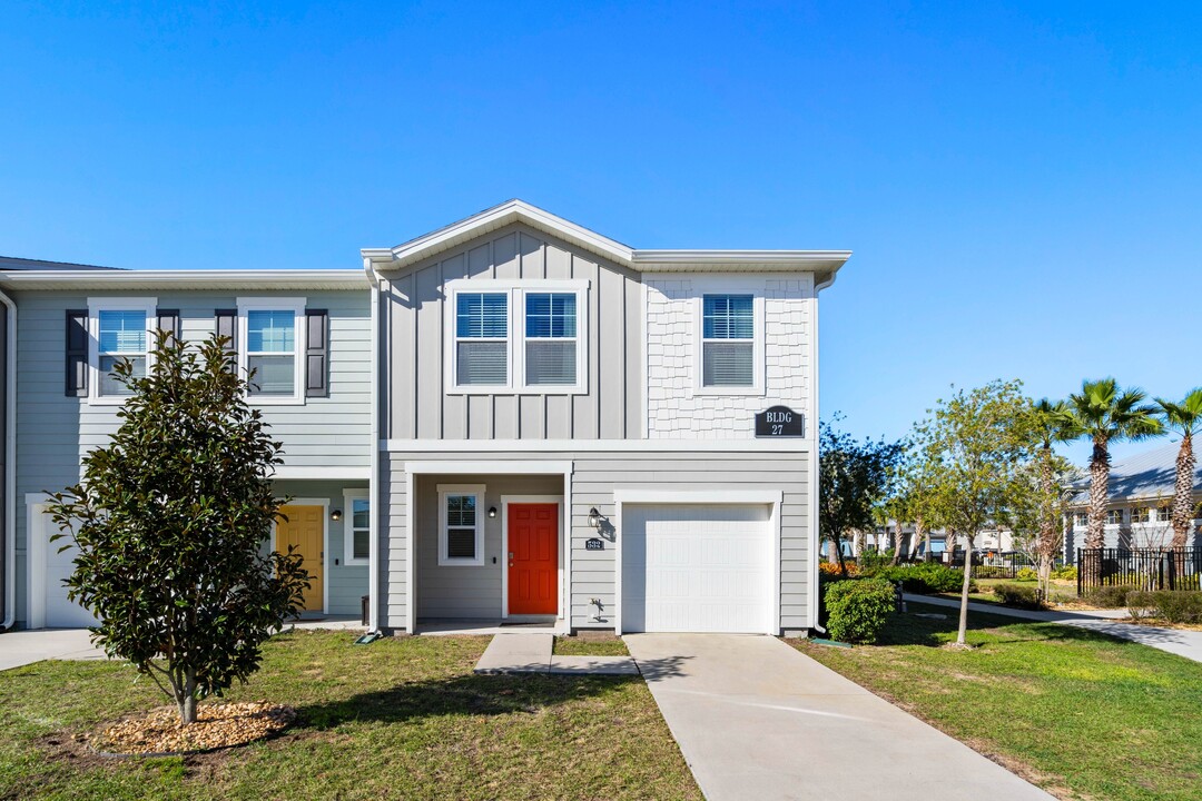 Covey Homes Bella Citta in Davenport, FL - Foto de edificio