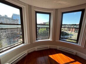 870 Beacon St, Unit 115 in Boston, MA - Foto de edificio - Building Photo