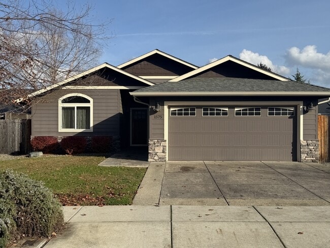 property at 1575 SW Yucca Dr