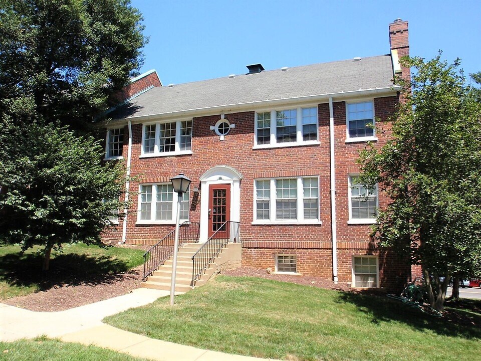 1782 N Troy St in Arlington, VA - Building Photo