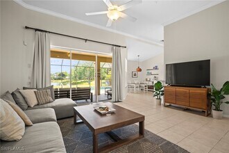 8809 Maple Glen Cir in Ft. Myers, FL - Building Photo - Building Photo