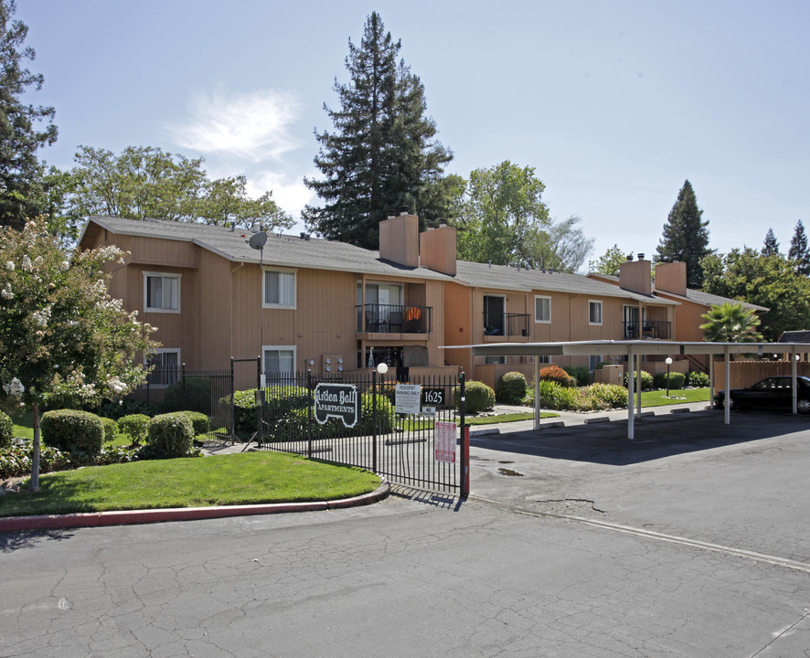 Arden Bell Apartments in Sacramento, CA - Building Photo