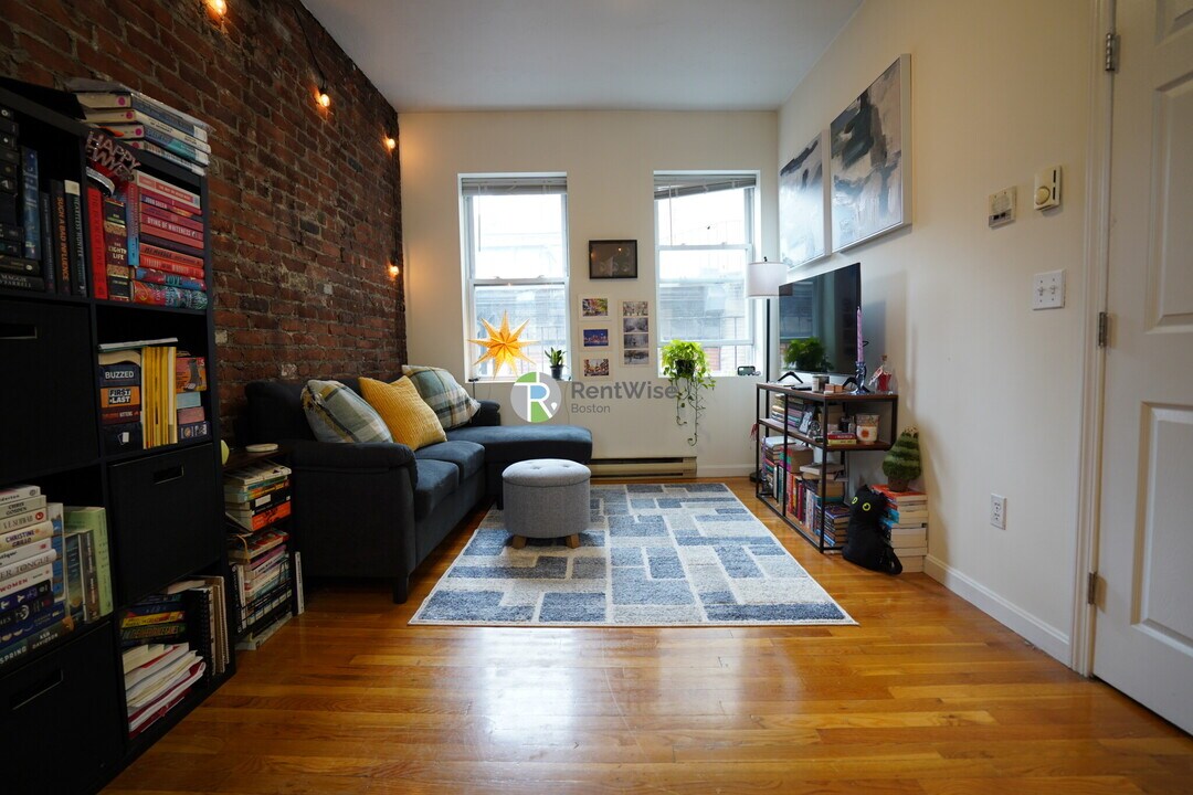 6 Cleveland Pl in Boston, MA - Building Photo