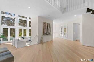 32 Buttonball Ln in Weston, CT - Building Photo - Building Photo