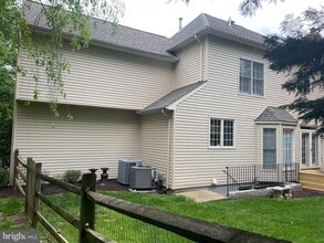 20756 Eastlake Ct in Sterling, VA - Building Photo - Building Photo