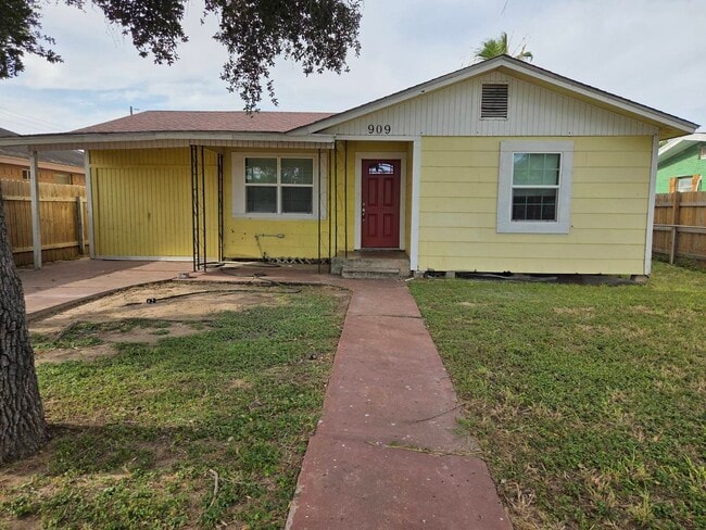 property at 909 E Loeb St