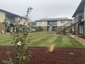 Broadway Apartments in Estacada, OR - Building Photo - Building Photo