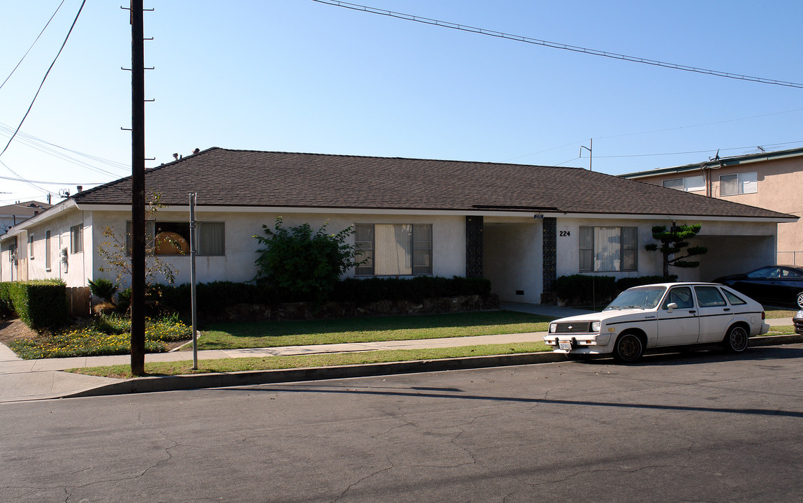 224 W Olive St in Inglewood, CA - Building Photo