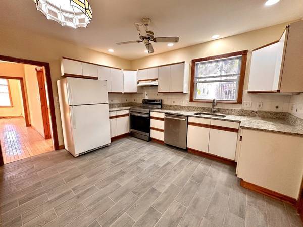 8 Berkeley St, Unit 2 in Watertown, MA - Foto de edificio - Building Photo