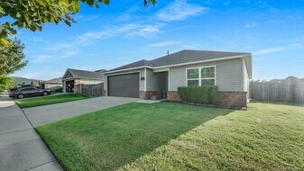 1091 S Spritz Dr in Fayetteville, AR - Building Photo