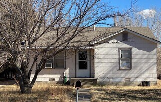 1109 Elm Ave in Dalhart, TX - Building Photo