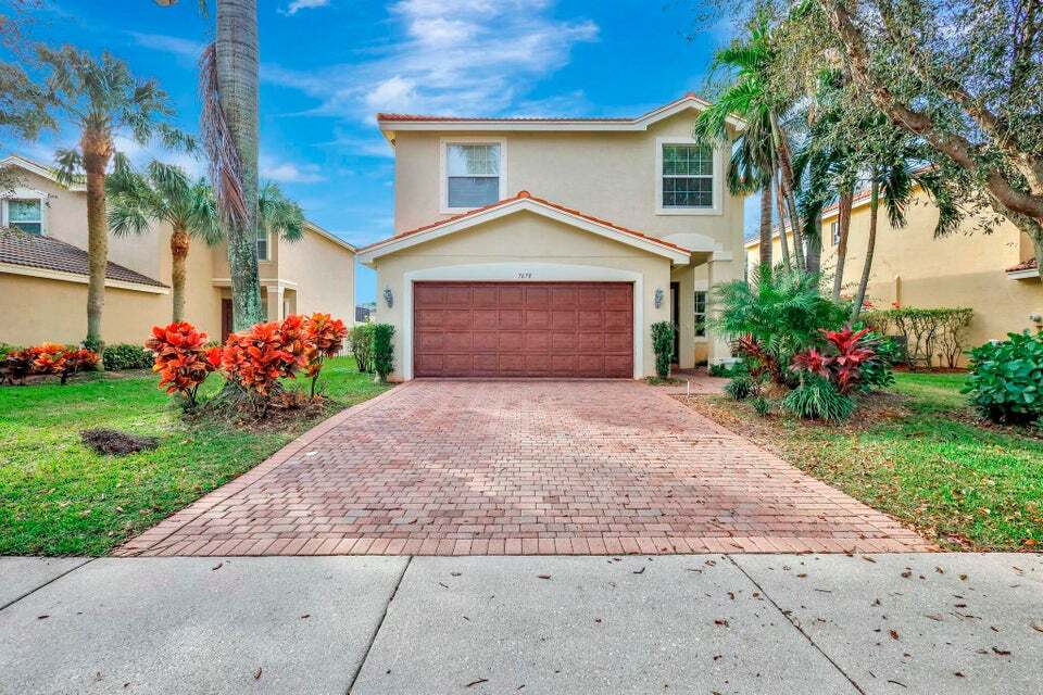 7678 Jewelwood Dr in Boynton Beach, FL - Building Photo