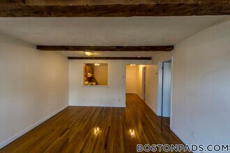 1799 Centre St, Unit 38 in Boston, MA - Foto de edificio - Building Photo