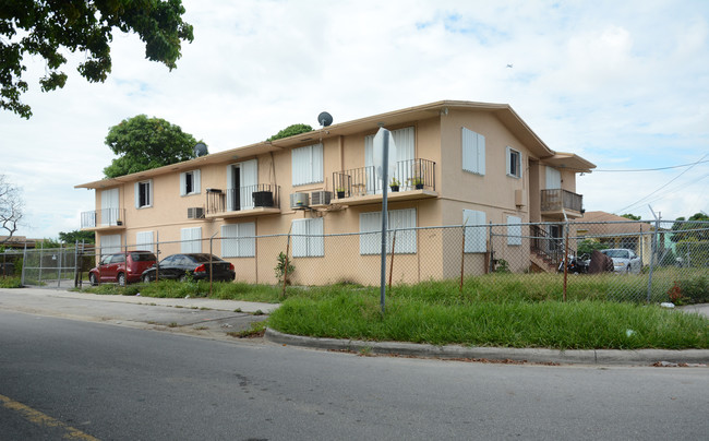 3190 NW 21st Ave in Miami, FL - Building Photo - Building Photo