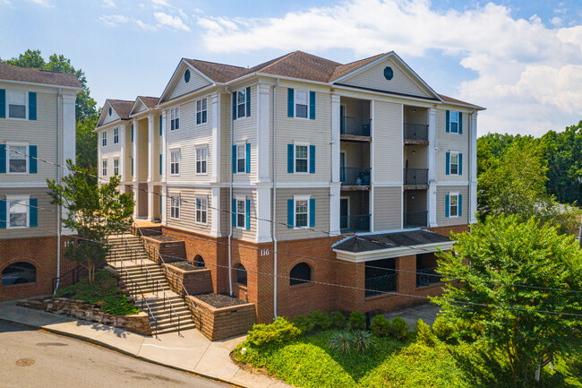 Carrollton Terrace Apartments in Charlottesville, VA - Foto de edificio - Building Photo