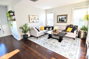 8 Winfield St, Unit 2 in Boston, MA - Building Photo