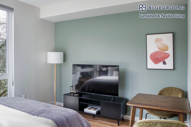 1305 E Marion St-Unit -FL2-ID723 in Seattle, WA - Building Photo - Building Photo
