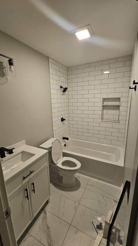 property at 118 Camelot Ct