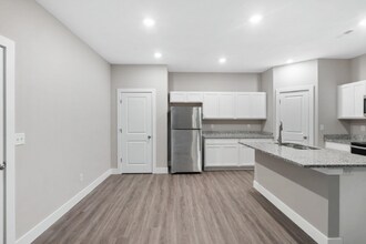 5122 N Cypress St in Bel Aire, KS - Building Photo - Building Photo