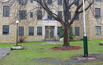 Windsor Court in Albany, NY - Building Photo - Building Photo