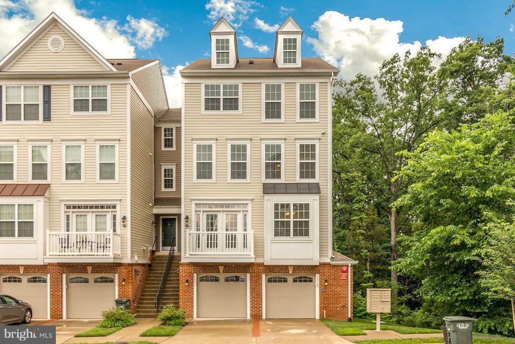 45770 Winding Branch Terrace in Sterling, VA - Building Photo