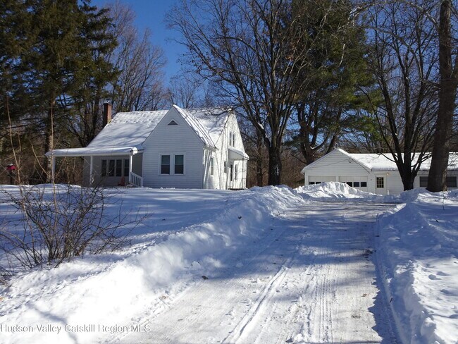 963 Co Rte 19 in Elizaville, NY - Building Photo - Building Photo